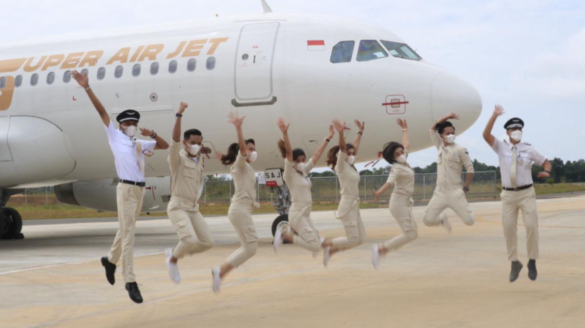 Maskapai Anyar Super Air Jet Perkenalkan 'Super Crew', Awak Kabin Bergaya Kasual Khas Anak Muda