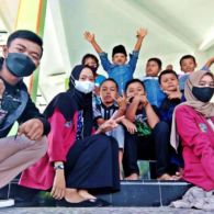 Antusias Anak-Anak dalam Proses Pendampingan Pembelajaran yang Dilakukan Oleh Mahasiswa KKN Unisri 2021