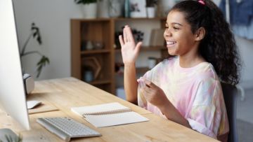 Beberapa Pertimbangan Serius Dari Sisi Perkembangan Anak Dalam Sistem Sekolah Daring, Perlu Dipikirkan Nih!