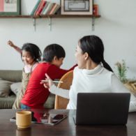 Dilema Kerja dari Rumah yang Sedang Dialami Ibu-ibu