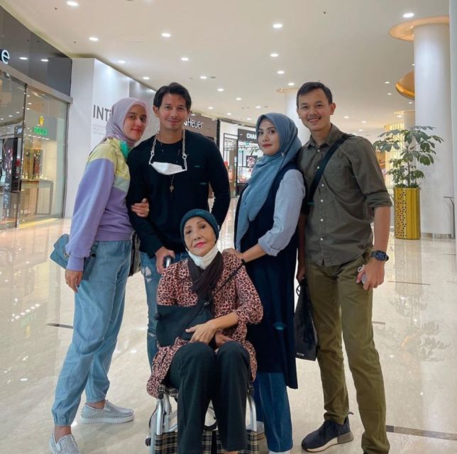 7 Artis ini Terkenal Tanpa Dompleng Nama Orang Tua Mereka yang juga Figur Publik