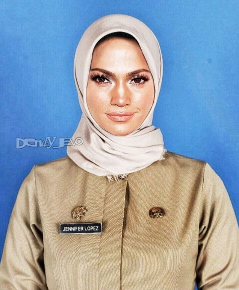 11 Foto Kocak Artis Internasional Pakai Seragam PNS. Orang Awam Bilang Ini Pasti Editan!11!!1