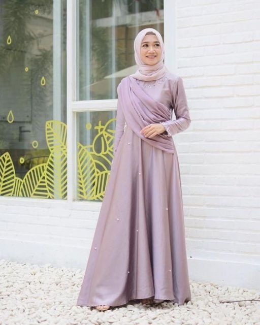 model bridesmaid hijab