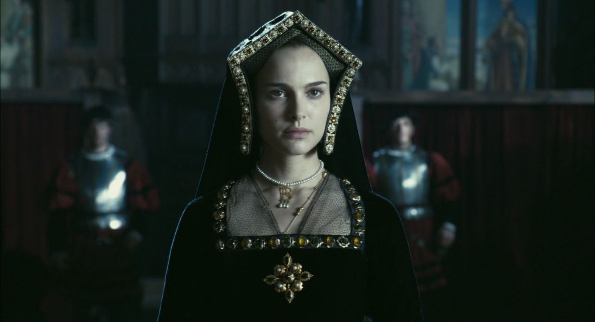Potret 13 Perhiasan Cantik nan Ikonik yang Jadi Aksesori di Film Hollywood. Elegan Banget!