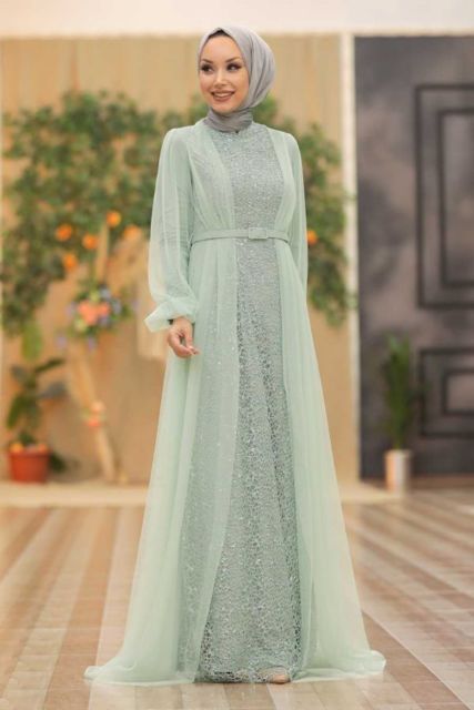 model bridesmaid hijab