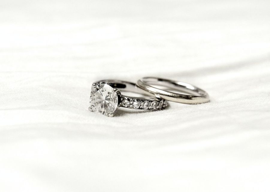 Butuh Pilih Cincin Berlian untuk Melamar Pasangan? Gini Cara Memilih Karat pada Berlian!