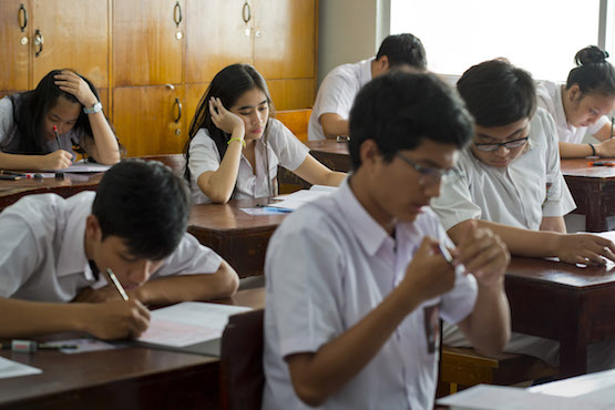 Menebak Alasan Guru Selalu Sewot sama Murid yang Pakai Jaket di Kelas. Bikin Penasaran Banget!