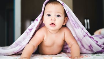 Meski Menyejukkan, Ternyata Ini 5 Aturan Penggunaan Kipas Angin pada Bayi!