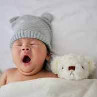 6 Rahasia Mengatasi Bayi yang Cegukan. Ini Bukan Bahaya, tapi Perlu Kewaspadaan!