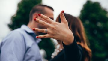 6 Hal yang Perlu Kamu Lakukan Setelah Dilamar Pasangan. Siap-siap Apa Aja nih?