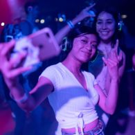 5 Dampak Positif Menjadi Seorang Fangirl atau Fanboy, Dijamin Hidupmu Lebih Berwarna!