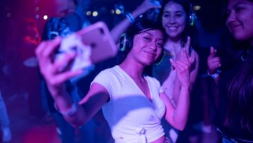 5 Dampak Positif Menjadi Seorang Fangirl atau Fanboy, Dijamin Hidupmu Lebih Berwarna!