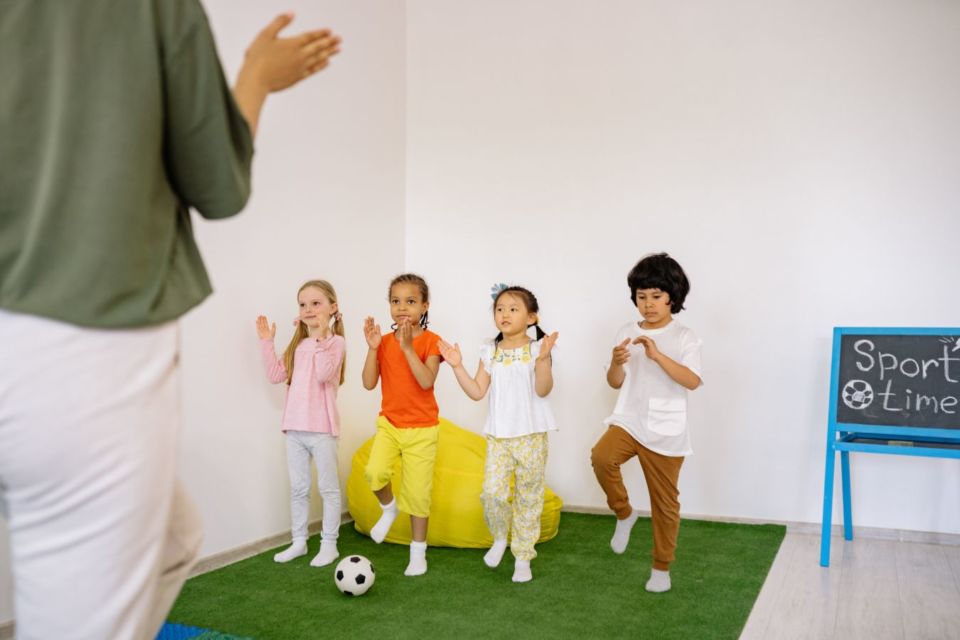 5 Kiat Sukses Dampingi Anak di Hari Pertamanya Sekolah. Uang Saku Bukan Jaminan!