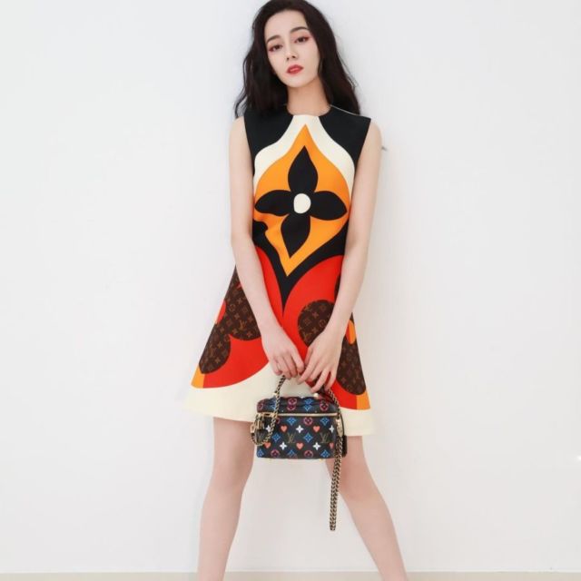 8 Potret Gaya Dilraba Dilmurat, Aktris Tiongkok yang Diklaim Gadis Paling Cantik Seantero Cina