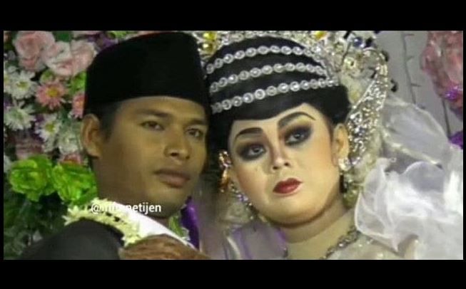 Mitos Zaman Dulu yang Membayangi Hidup Perempuan. Nggak Boleh Duduk di Depan Pintu, Ladies~