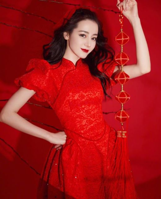 8 Potret Gaya Dilraba Dilmurat, Aktris Tiongkok yang Diklaim Gadis Paling Cantik Seantero Cina