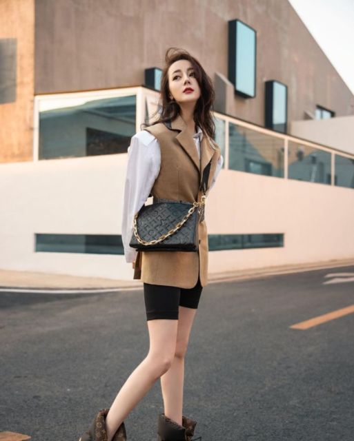 8 Potret Gaya Dilraba Dilmurat, Aktris Tiongkok yang Diklaim Gadis Paling Cantik Seantero Cina