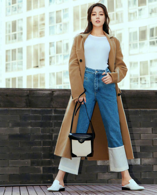 8 Potret Gaya Dilraba Dilmurat, Aktris Tiongkok yang Diklaim Gadis Paling Cantik Seantero Cina