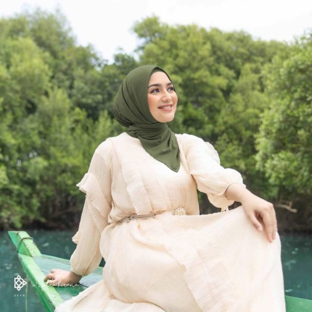Udah Berkarier Sejak Remaja, 8 Artis ini Tetap Eksis Sampai Sekarang. Nggak Kalah dari Talenta Baru!