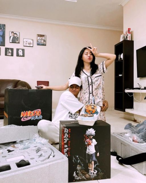 Sampai Salah Tingkah, Reza Arap Dapat Kado Action Figure Langka Impiannya dari sang Istri