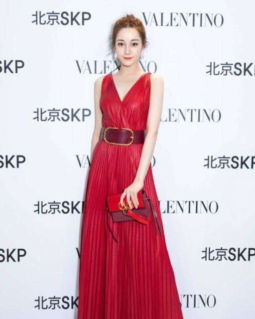 8 Potret Gaya Dilraba Dilmurat, Aktris Tiongkok yang Diklaim Gadis Paling Cantik Seantero Cina