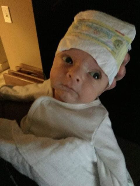 Begini Jadinya Saat Bayi Ditinggal Berdua dengan Ayahnya. Meresahkan Sekali, Bund!