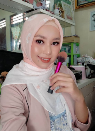 Sepak Terjang Andhika Lady Sebagai MUA dan Seorang Ibu. Semangatnya Patut Ditiru!