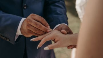 Sudah Menikah tapi Suami Lebih Muda dari Istri? 5 Hal Ini yang Harus Dilakukan!