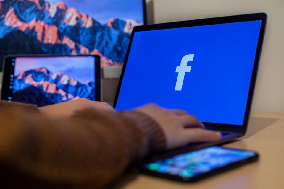 Instagram, Facebook dan WhatsApp Sempat Down, Mark Zuckerberg Tanggung Kerugian hingga Rp99 Triliun