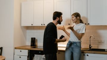 5 Kelakuan Suami Yang Bikin Istri Ngelus Dada