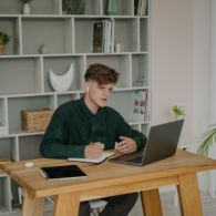 5 Hal yang Bikin Kamu Happy dan Produktif Selama di Rumah Aja!