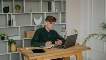 5 Hal yang Bikin Kamu Happy dan Produktif Selama di Rumah Aja!