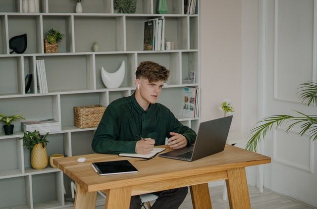5 Hal yang Bikin Kamu Happy dan Produktif Selama di Rumah Aja!