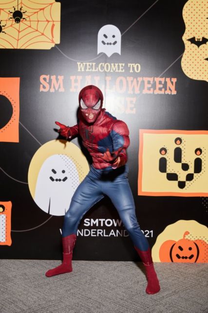Parade 15 Kostum Artis SM Entertainment di Acara Halloween SM Wonderland 2021. Totalitas!