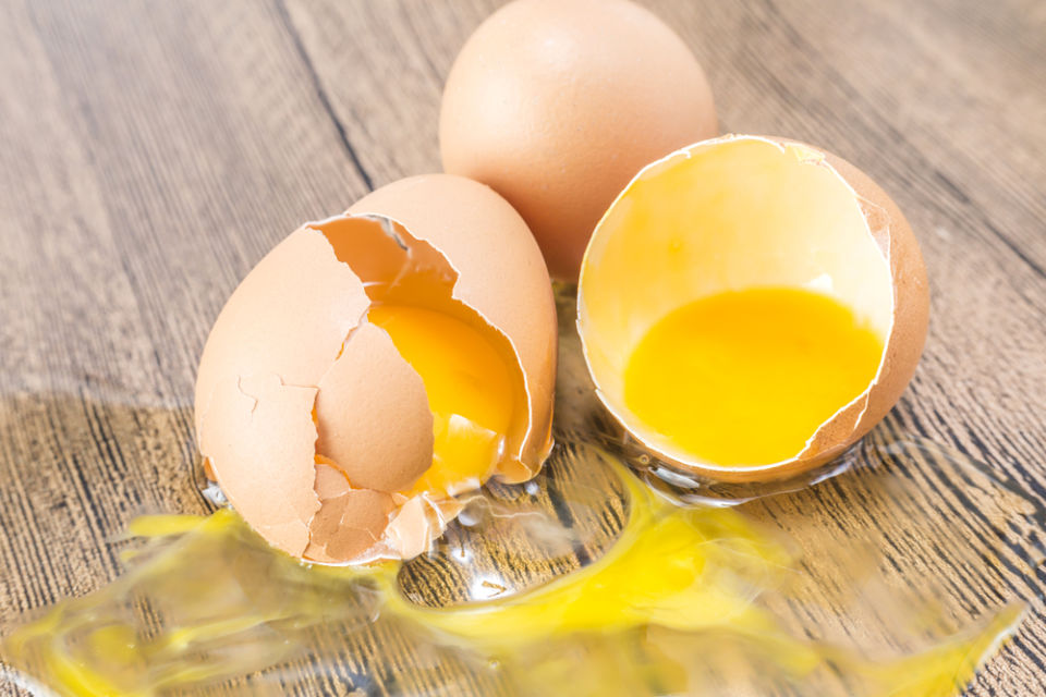 Cara memisahkan kuning telur