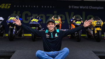 Valentino Rossi Pensiun dari MotoGP, Balapan Terakhir Jadi Momen Penghormatan Penuh Haru