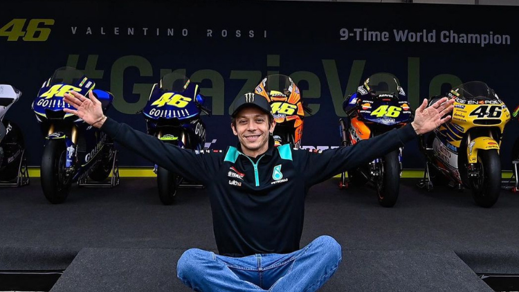 Valentino Rossi Pensiun dari MotoGP, Balapan Terakhir Jadi Momen Penghormatan Penuh Haru