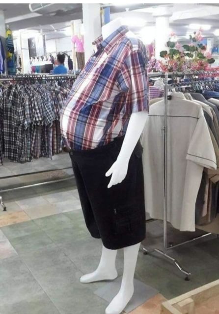 Sederet Foto ini Bukti Kalau Manekin Juga Bisa Capek Kerja. Jangan-Jangan Patung Juga Manusia!?