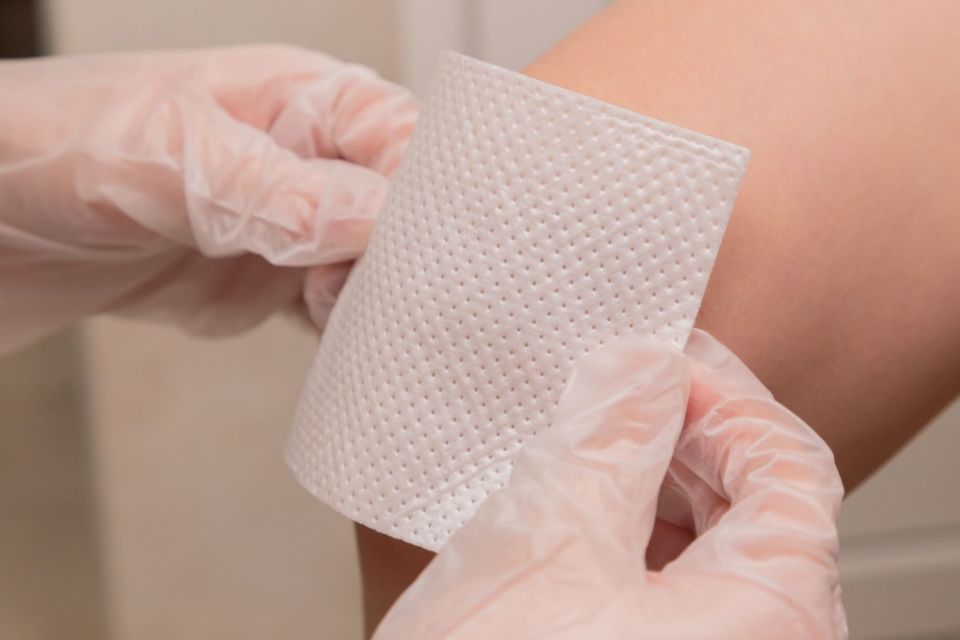 Trik Patch Test untuk Uji Alergi Kandungan Skincare. Penting, Biar Kulitmu Nggak Iritasi