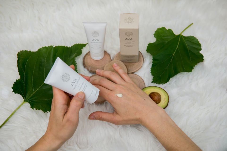 5 Cara Cerdas Manfaatkan Skincare yang Tak Cocok di Wajah. Jangan Dibuang Dulu ya!