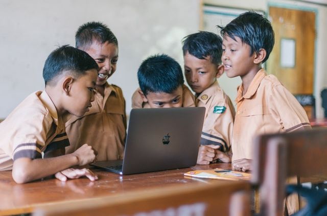 Gotong Royong, Solusi Keterbatasan Gawai untuk Belajar Siswa di Masa Pandemi