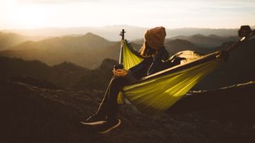 13 Barang yang Wajib Kamu Bawa Saat Mendaki Agar Tetap Tampil Cantik!