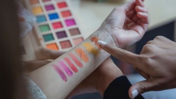 Rekomendasi 7 Makeup Palette Simpel dan Cocok Dibawa Bepergian