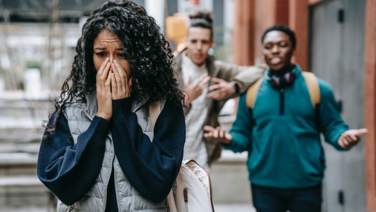 Toxic Friendship: Keluar atau Bertahan?