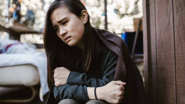 Aku Memiliki Cerita yang Tidak Sempurna, Apakah Aku Masih Bisa Hidup Seperti Perempuan Kebanyakan?