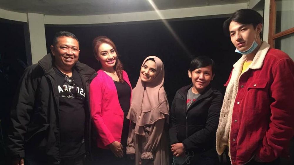 Potret 10 Artis Indonesia Saat Memulai Debut Akting. Momen yang Tak Terlupakan
