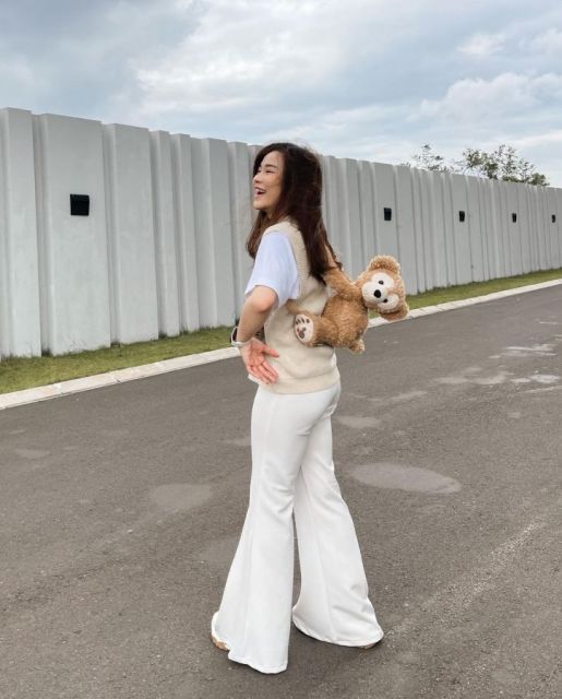 8 Ide Busana ala Jessica Jane yang Simpel dan Feminin 23 8 Ide Busana ala Jessica Jane yang Simpel dan Feminin