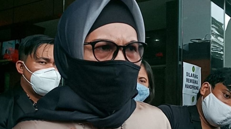 Ibu Gaga Muhammad Bantah Pernah Gesek ATM Laura, Sebut itu Fitnah