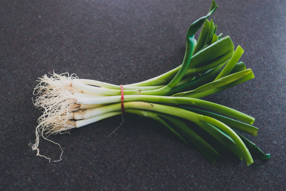 Cara menyimpan daun bawang