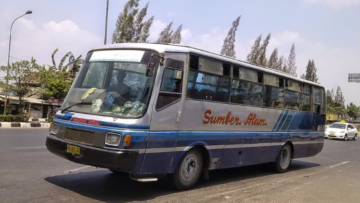 Nostalgia Pedagang Asongan Bus Antar Kota. Berkah Buat Anak Kecil, Derita Bagi Orang Tua~